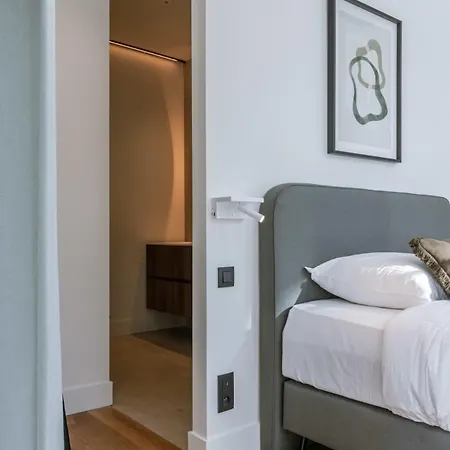 Huswell - Stylish In The Heart Of *