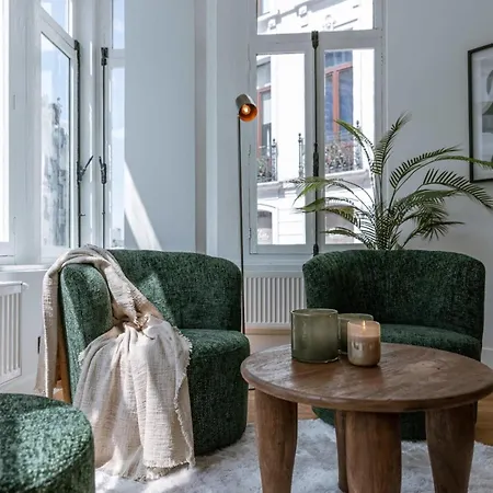 Huswell - Stylish In The Heart Of Apartment